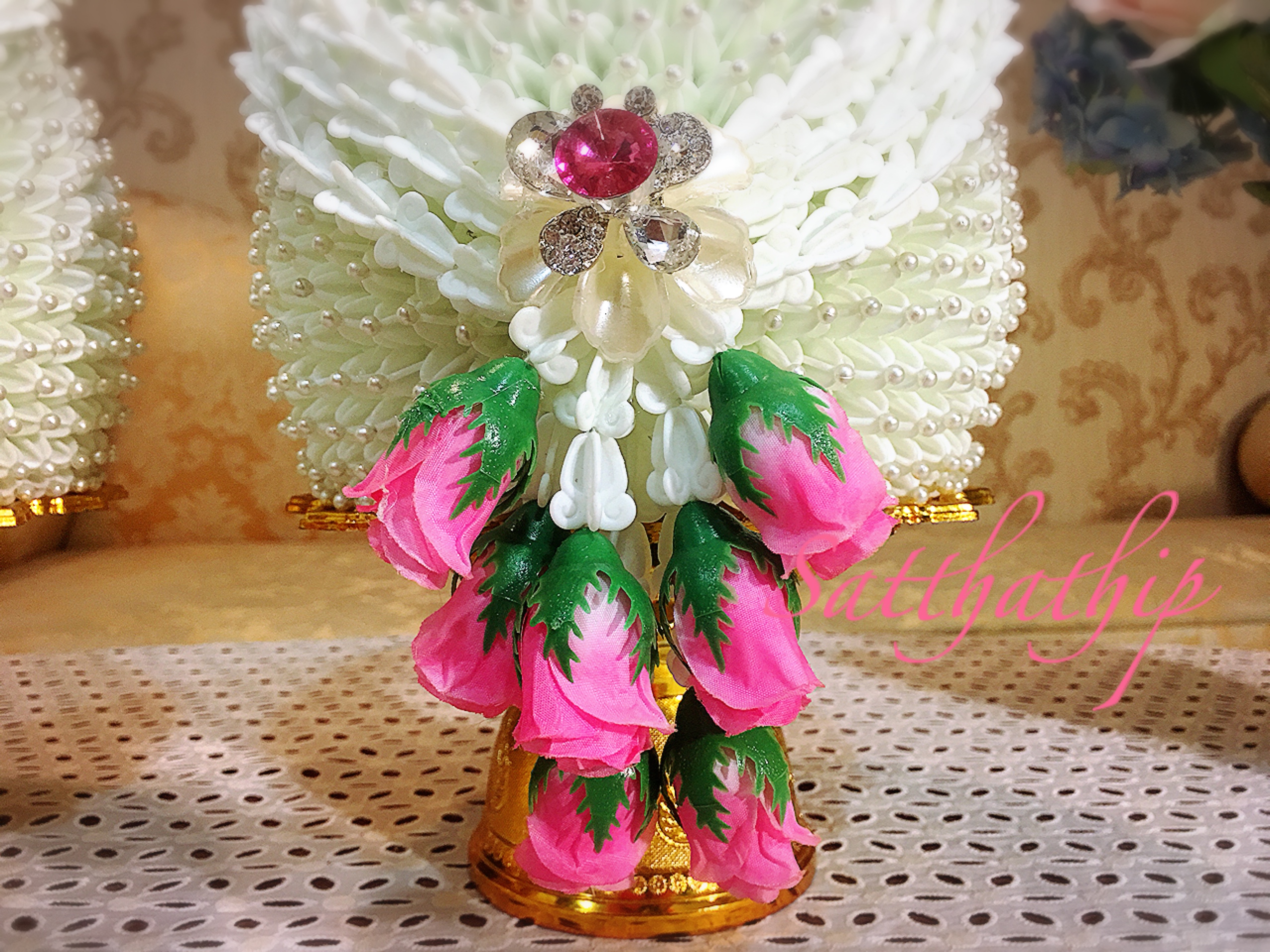 พานพุ่ม - พานพุ่มสักการะ - พานพุ่มดอกรัก - พานพุ่มดอกรักประดิษฐ์ (พลาสติก) - พานพุ่มสีขาว - Panpum