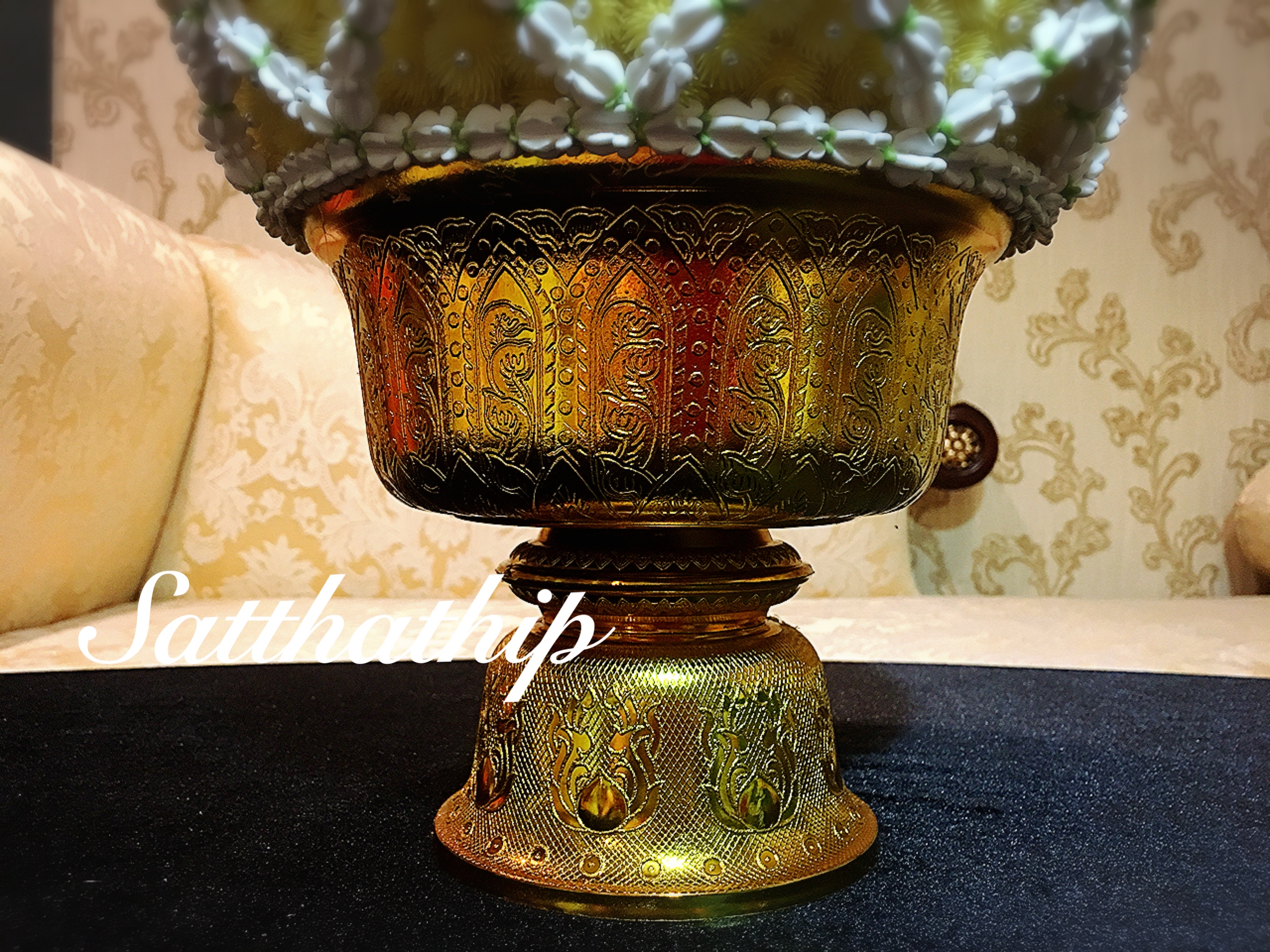 พานพุ่มดอกบานไม่รู้โรย คลุมตาข่ายดอกรักประดิษฐ์ - Phan bush