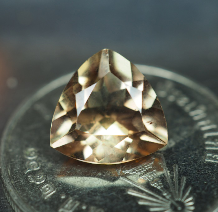 โทแพซสีแชมเปญ (Champagne Topaz) 2.67 กะรัต AAA