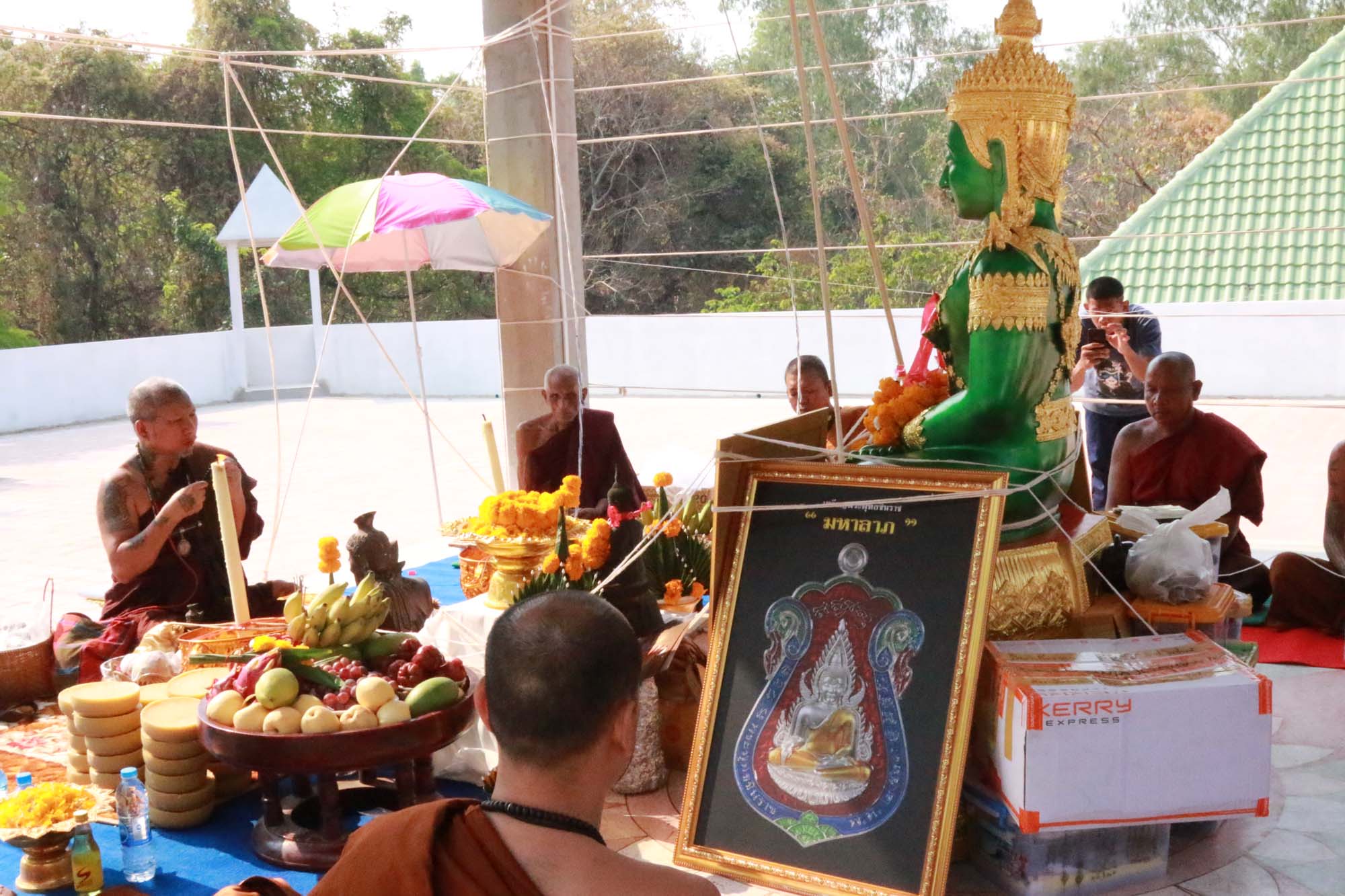เหรียญพระพุทธชินราช(1) รุ่นมหาลาภ หลวงปู่อุดมทรัพย์ สำนักสงฆ์เวฬุวัน ศรีสะเกศ เนื้อทองฝาบาตร ปี 2563