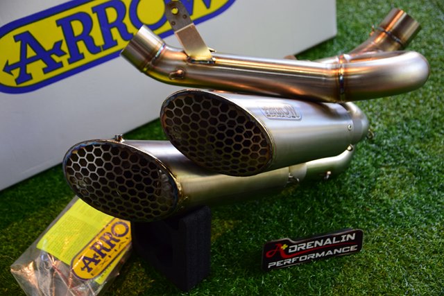 ท่อ Arrow Pro-race silencers kit Titanium สำหรับ X Diavel (For Exhibition only)
