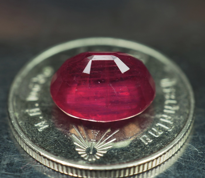 พลอยทับทิม (Ruby) 5.60 กะรัตสีแดงม่วง