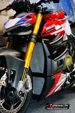 carbonworld คาร์บอนข้างหม้อน้ำ สำหรับ STF V4 ชุด4ชิ้น บริเวณครีบข้าง