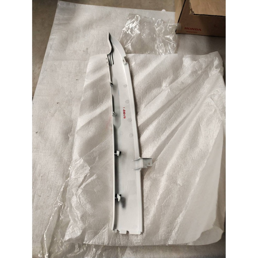 64421-K16-900ZJ ฝาครอบข้างตัวล่างขวาสีขาว NHA87P SCOOPY-I 2012 อะไหล่แท้ HONDA