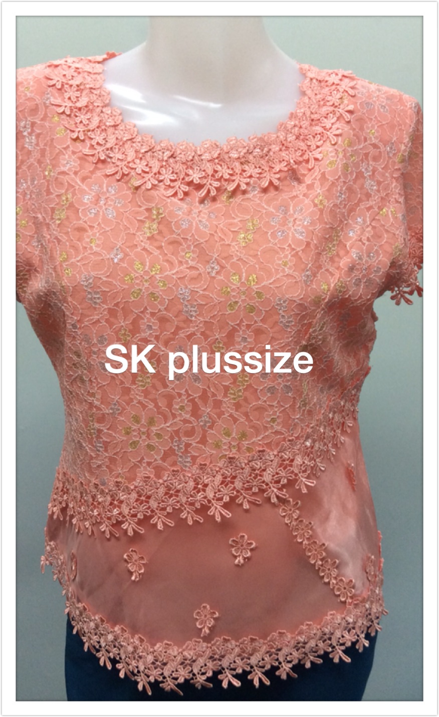 เสื้อลูกไม้ สีส้ม ชายผ้าแก้ว แขนสั้น รอบอก 36 นิ้ว
