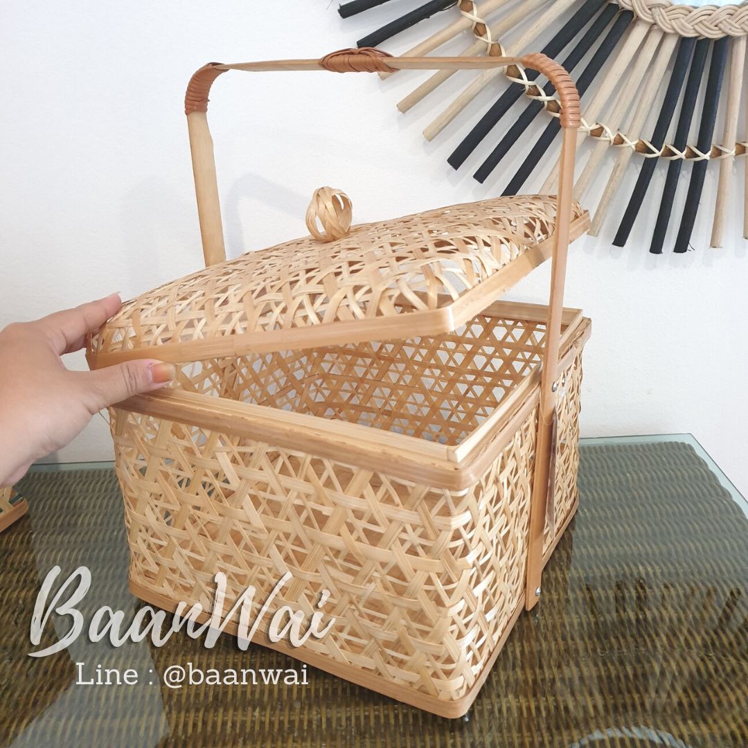 ปิ่นโตไม้ไผ่ ลายดาวล้อมเดือน ทรงเหลี่ยม ขนาด 10*10 นิ้ว