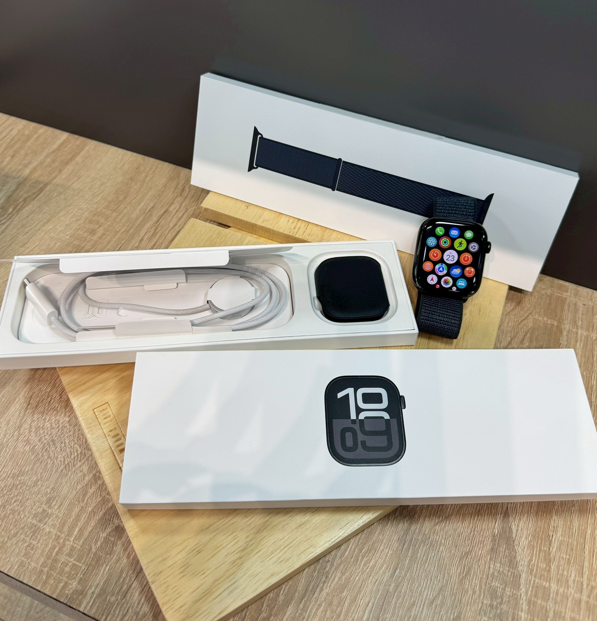 Apple Watch Series 10 GPS 46mm สี Jet Black Aluminium Case with Ink Sport Loop