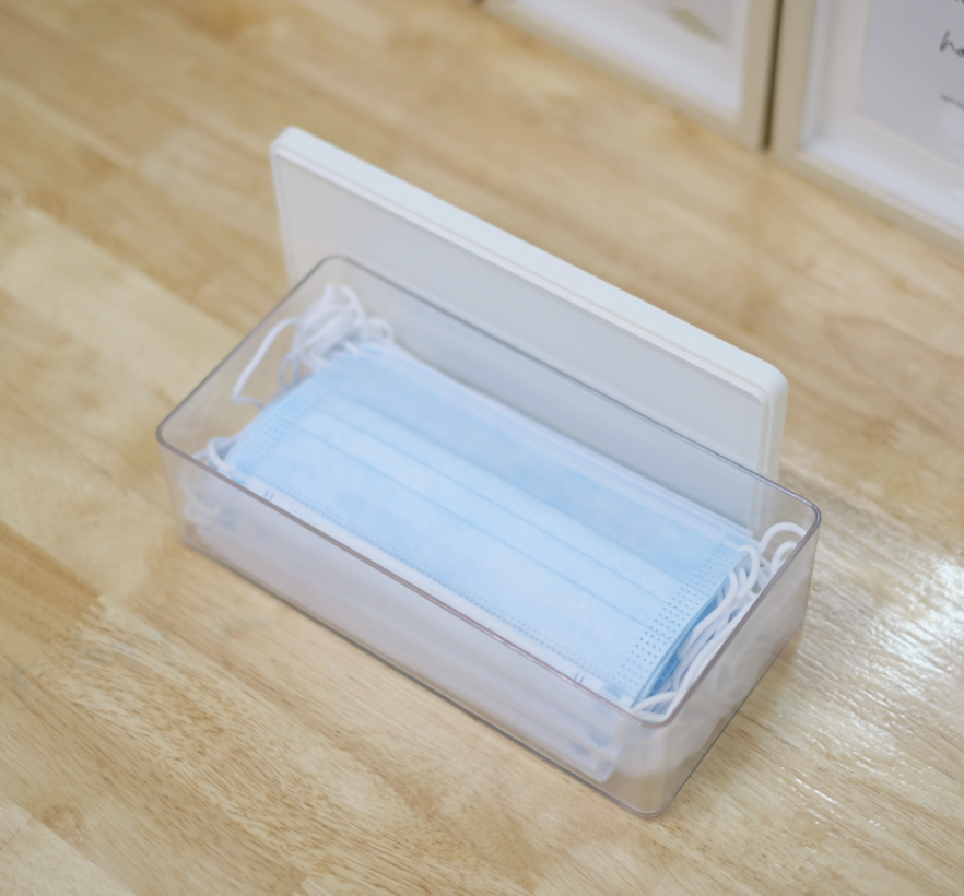 กล่องใส่หน้ากากอนามัย ตัวกล่องมีความแข็งแรงทนทาน โปร่งใส่ มีแผ่นกั้นสามารถแบ่งสัดส่วนได้ดี