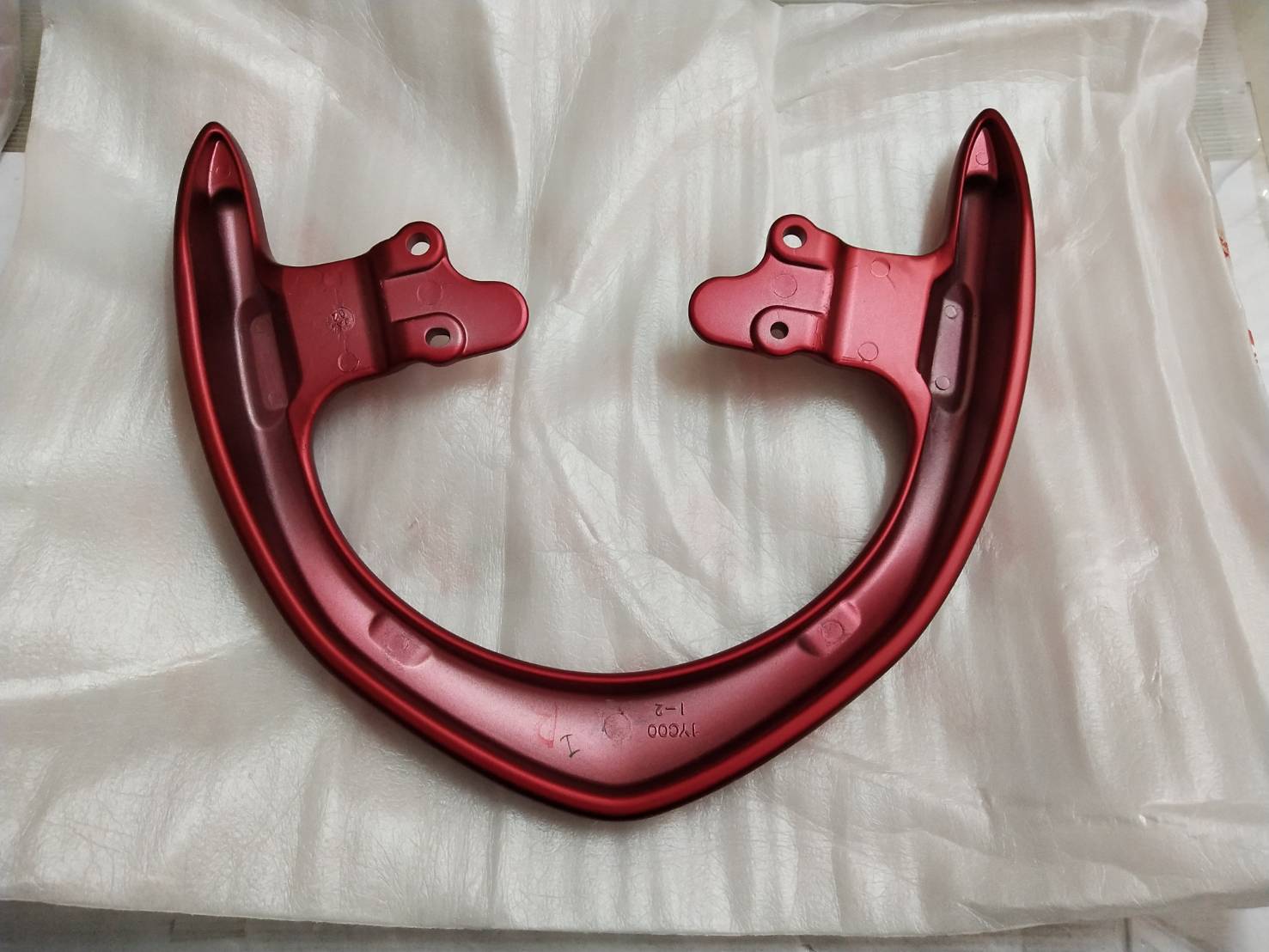 กันตกสีแดงฟีโน่หัวฉีด FINO FI อะไหล่แท้ YAMAHA 1YC-F4773-00-P6