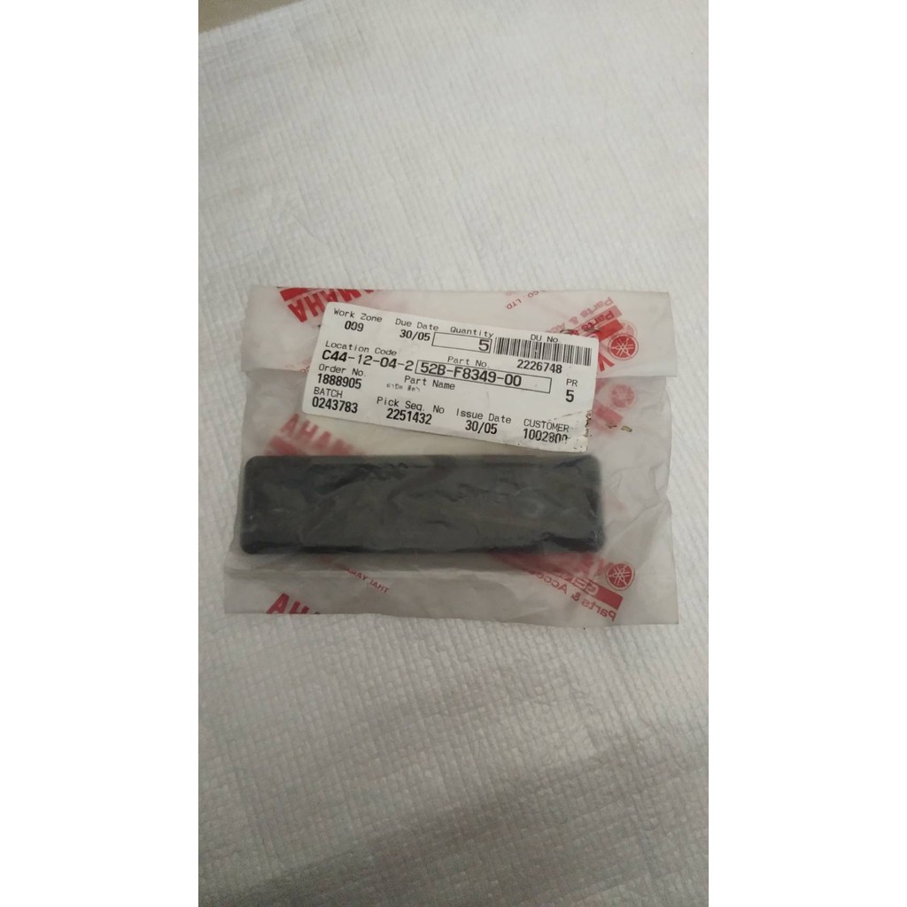 52B-F8349-00 ฝาปิดบังลมตัวในสีดำ FIORE 2011-2012 , FILANO 2012-2013 อะไหล่แท้ YAMAHA