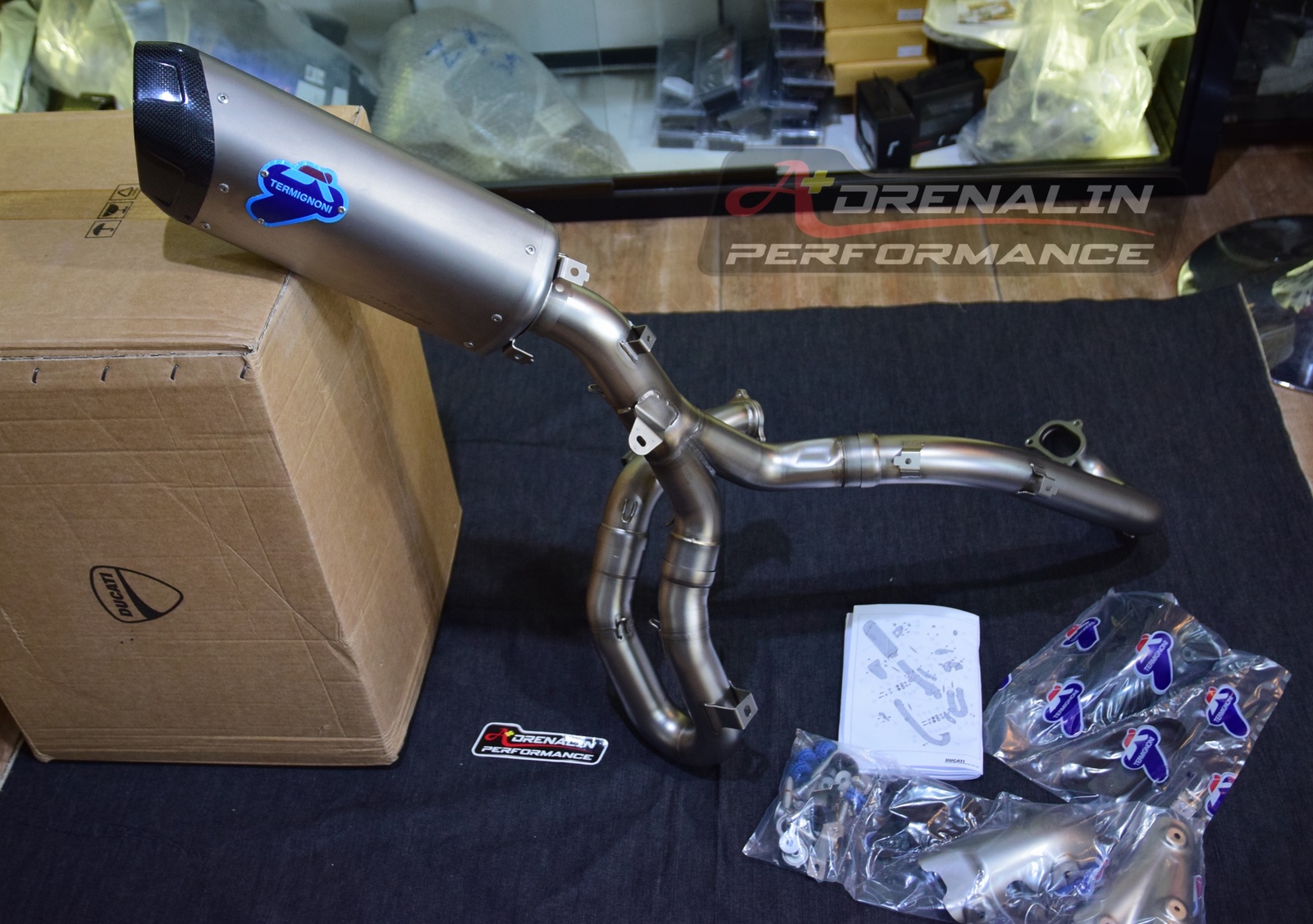 ท่อ termignoni full system ออกข้างเดียว สำหรับ hyper 950 (For Exhibition only)