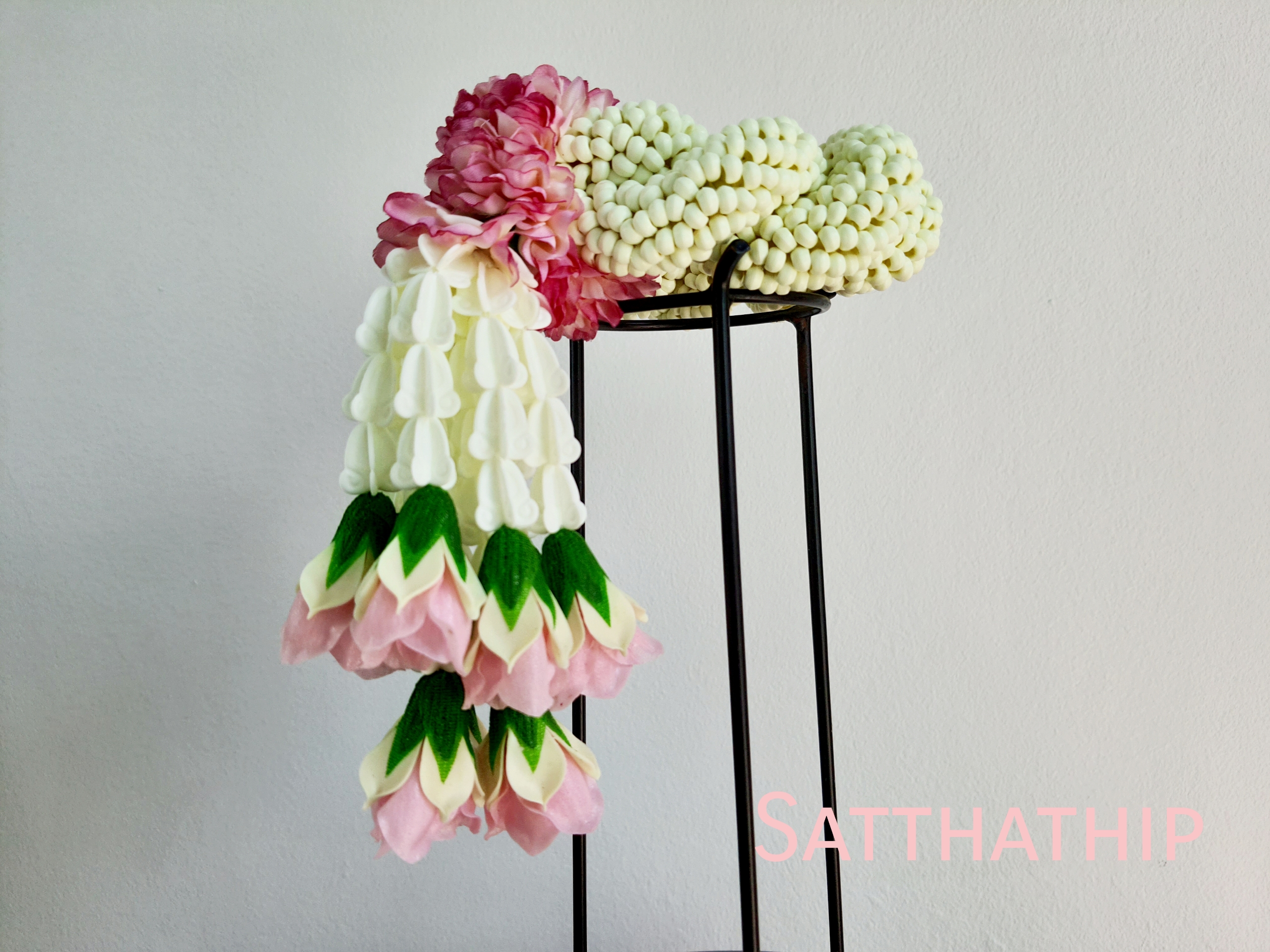 พวงมาลัยดอกรัก - พวงมาลัยดอกรักเกลียว - พวงมาลัยดอกรักเกลียวประดิษฐ์