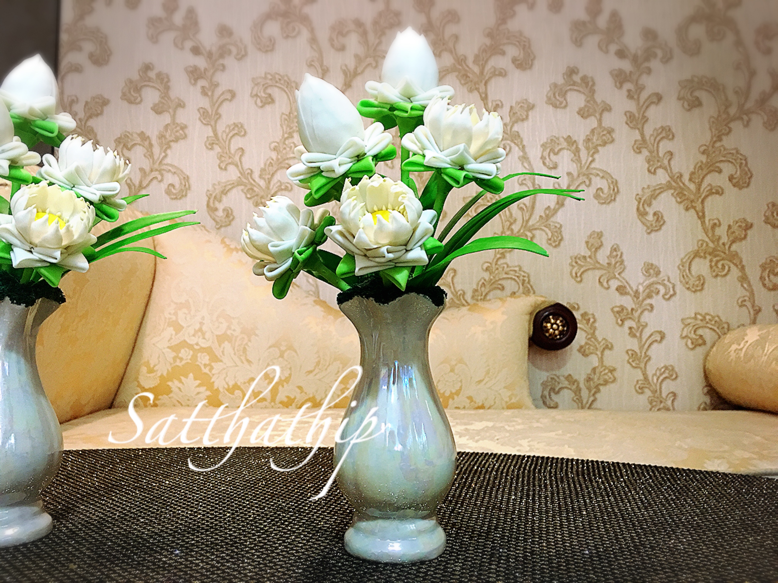 แจกันดอกบัว - ดอกบัวประดิษฐ์ - แจกันดอกบัวพับสีขาว (ข้างละ 6 ดอก) ประดิษฐ์จากดิน - แจกันดอกบัวประดิษฐ์ - Lotus Flower