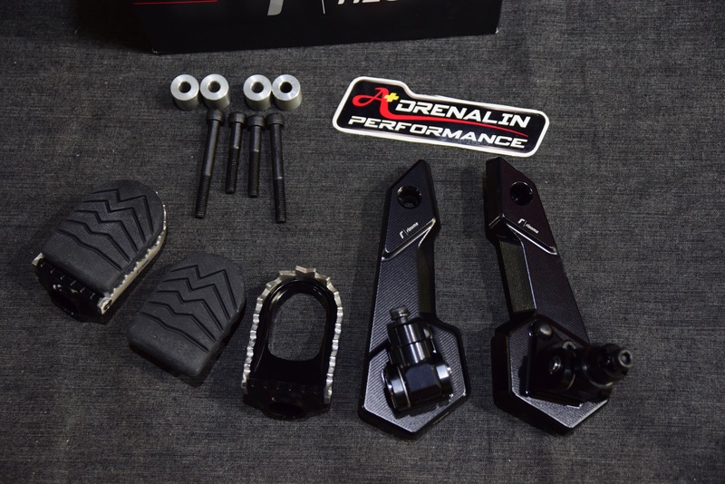 Rizoma พักเท้าคนขี่ สำหรับ X-ADV750 2021+