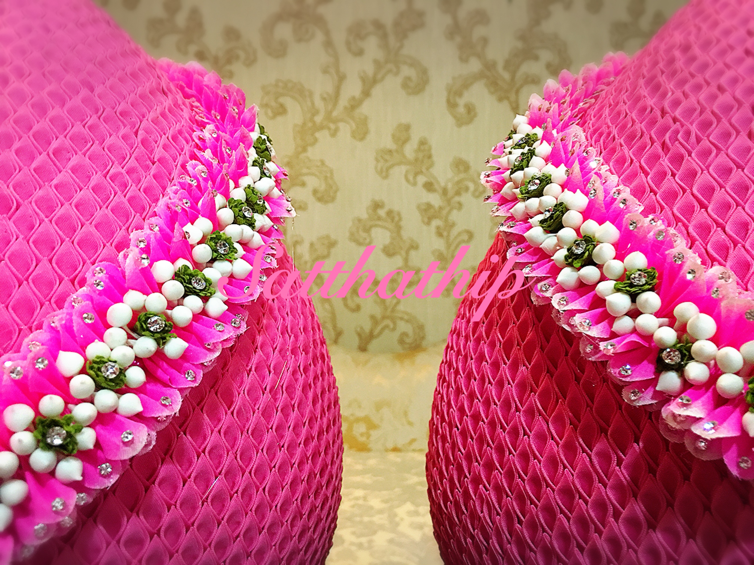 พานพุ่มผ้า สีชมพู ประดับคริสตัล - พานพุ่ม สีชมพู ประดับคริสตัล - พานพุ่มสักการะ สีชมพู ประดับคริสตัล - Phan bush