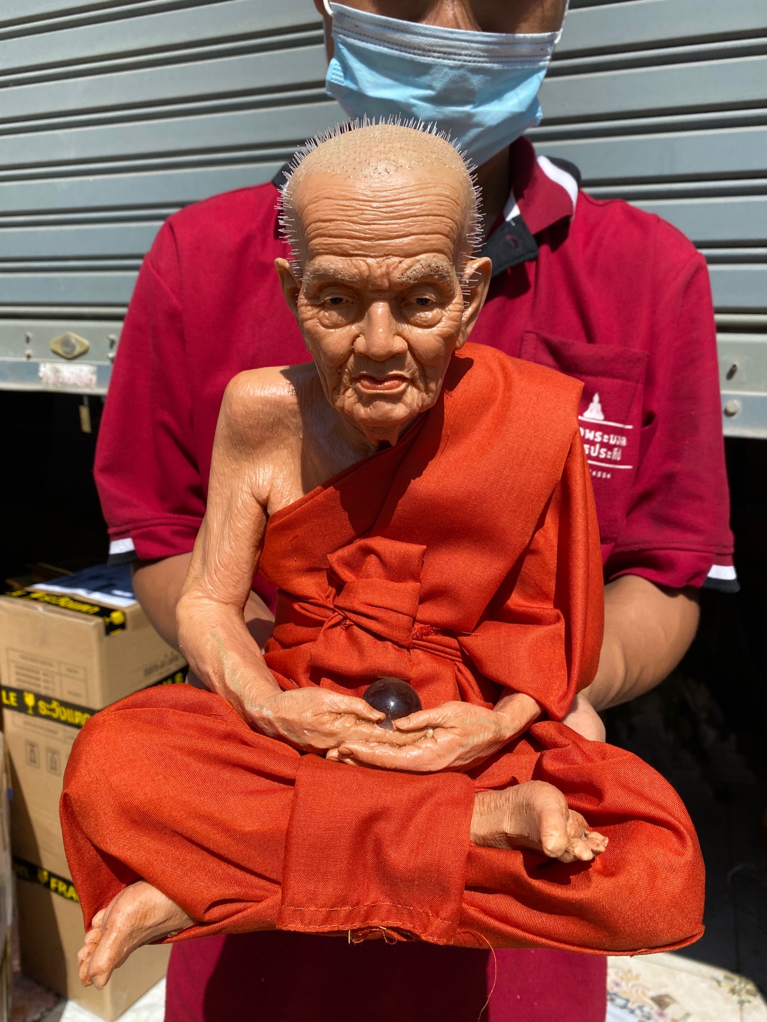 หลวงปู่ทวด กว้าง9นิ้ว สูง 11นิ้ว เนื้อไฟเบอร์กลาส ใส่เกศา