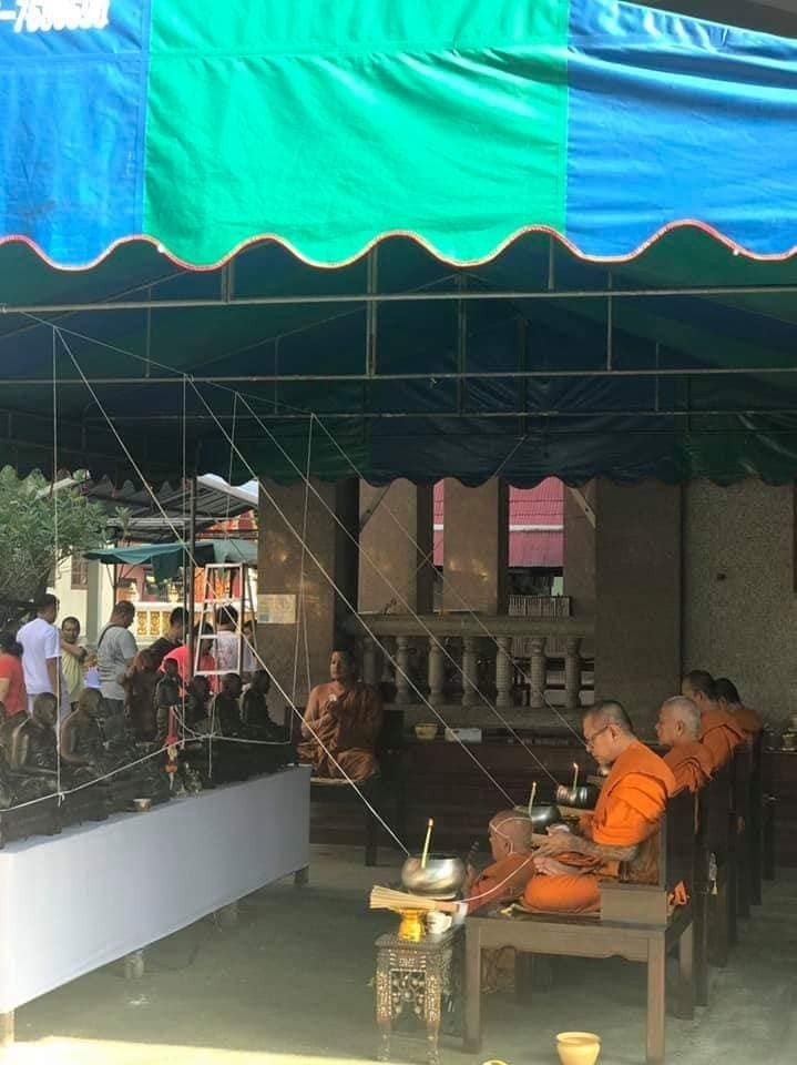 เหรียญองค์พ่อ พระวิษณุกรรม ช่างกลสยาม รุ่นสร้างศาลาที่ประทับ ณ.วัดโกมุทพุทธรังษี เนื้อทองเหลือง ปี 2562