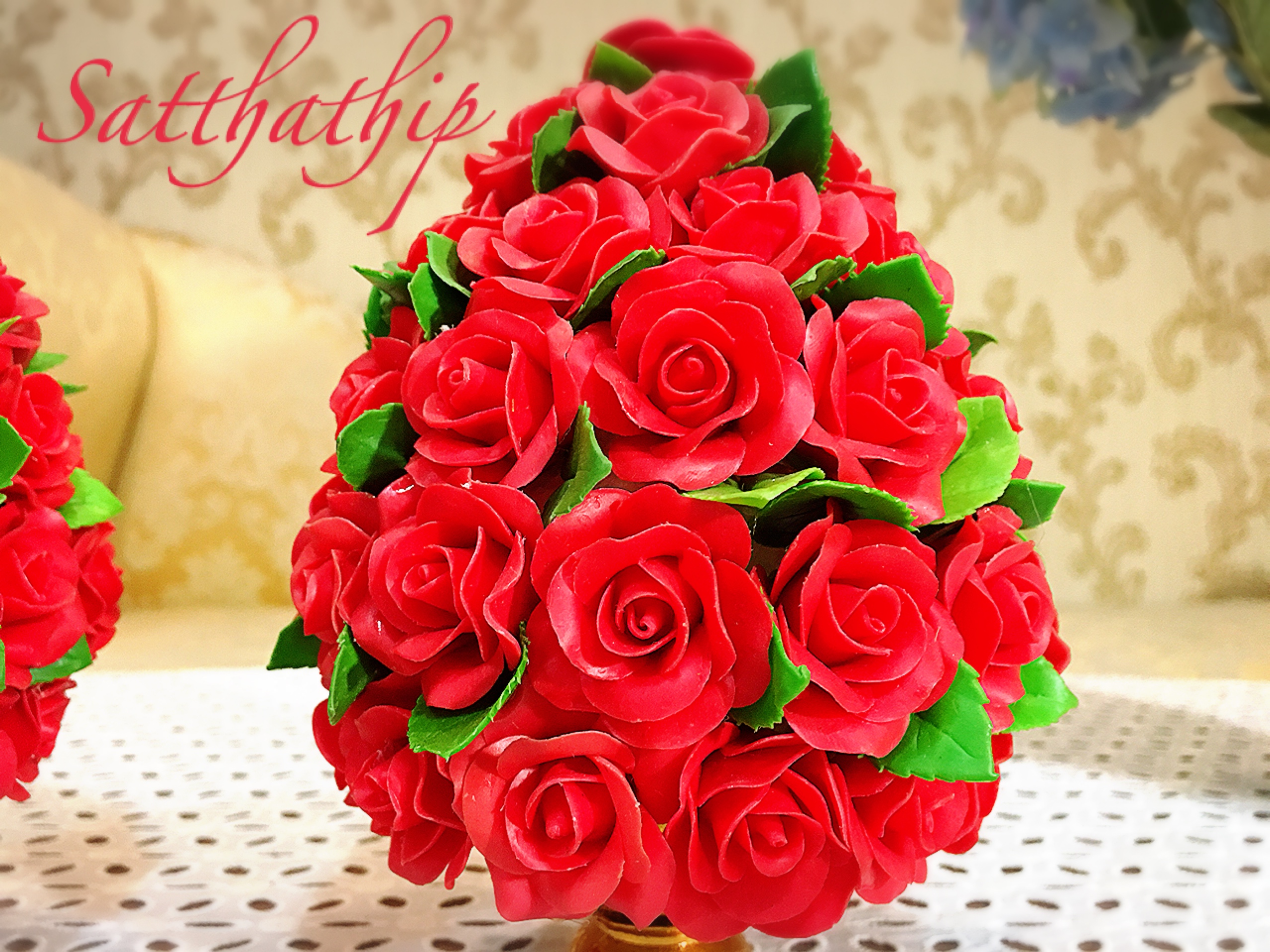 พานพุ่มดอกกุหลาบ ประดิษฐ์จากดิน [4.5 นิ้ว 1,100 บาท/คู่]