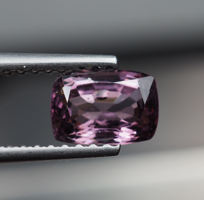 พลอยสปิเนล (Purple Spinel ) 1.05 กะรัตสีม่วง