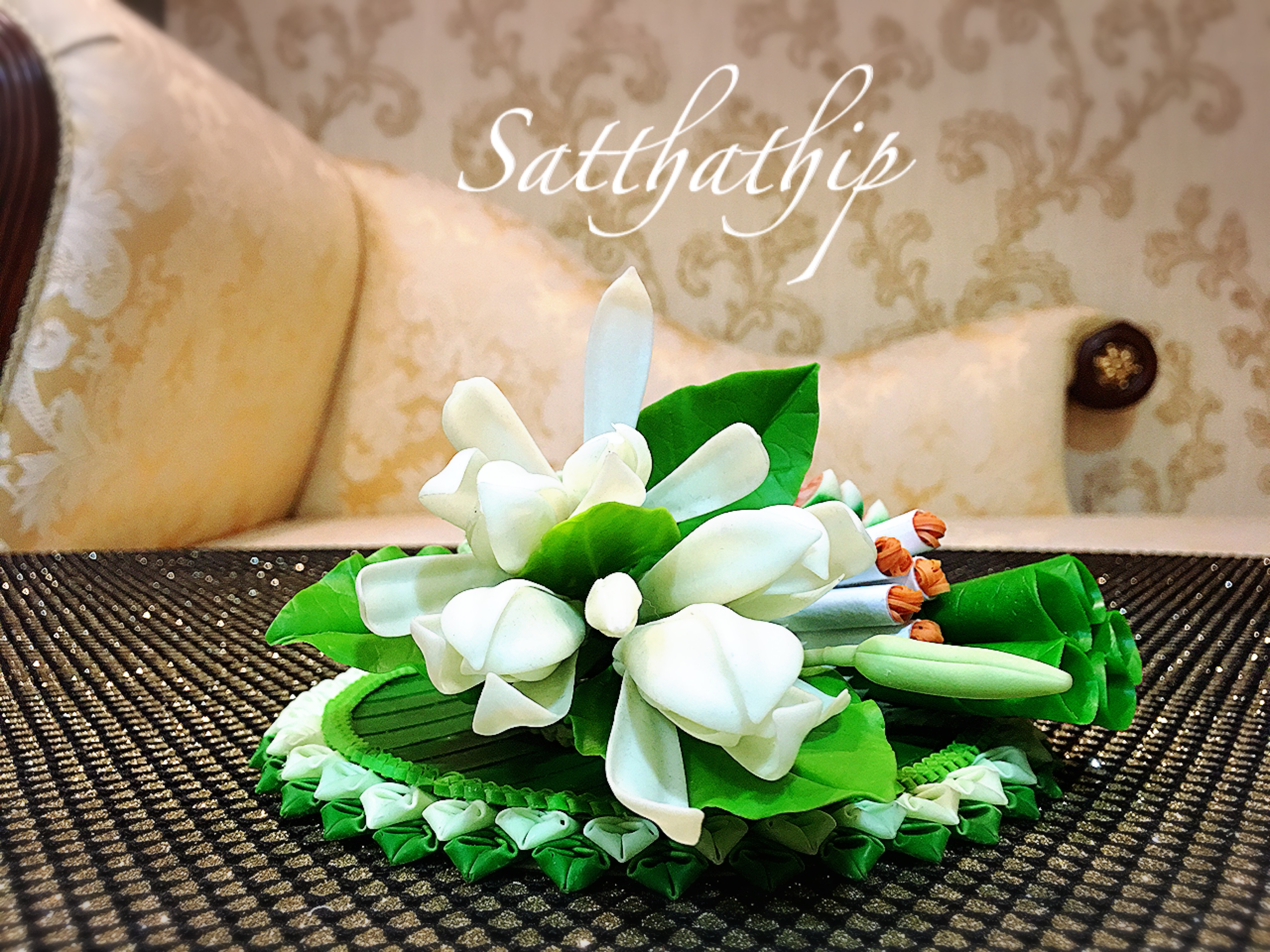 ชุดกรวยเชี่ยนหมากพลู บุหรี่ ดอกไม้ บนถาด ประดิษฐ์จากดิน - Betel