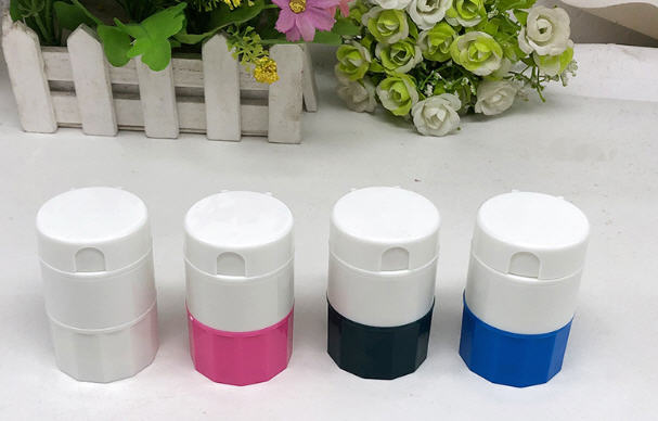 กล่องใส่ยาพร้อมที่ตัดยา,กล่องตัดยา,ที่ตัดเม็ดยา,ที่ตัดยา,มีดหั่นยา