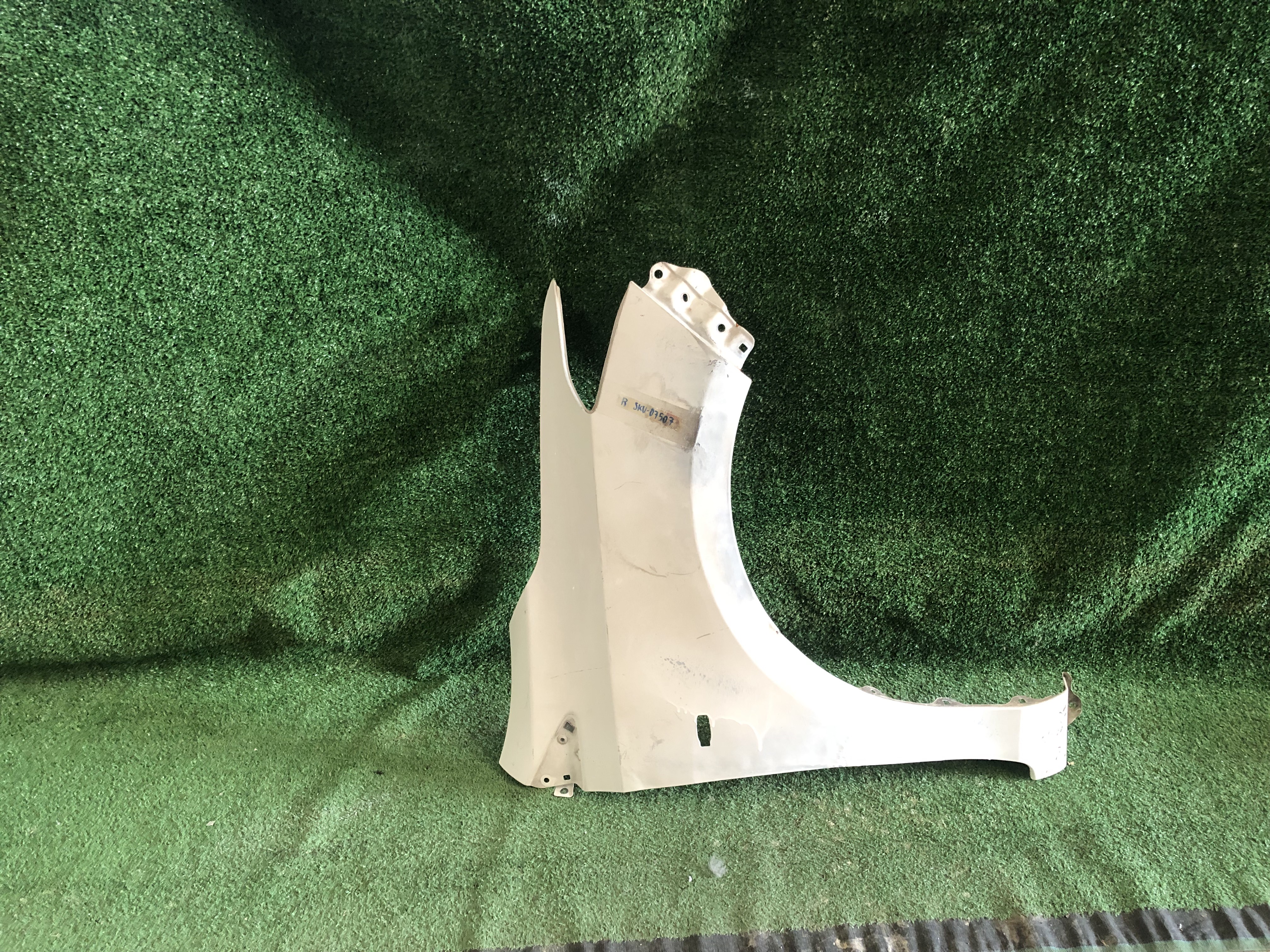 บังโคลนหน้า R Toyota Yaris 2006-12