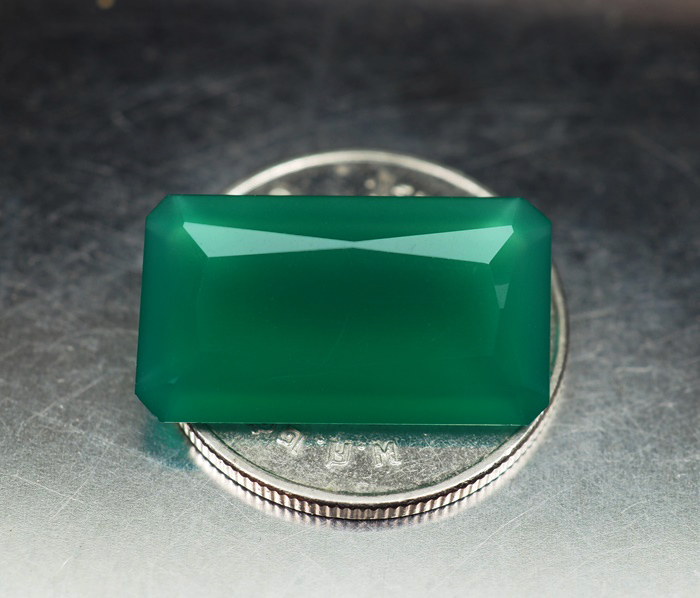 คาลซิโดนีสีเขียว (Green Chalcedony) 8 กะรัต