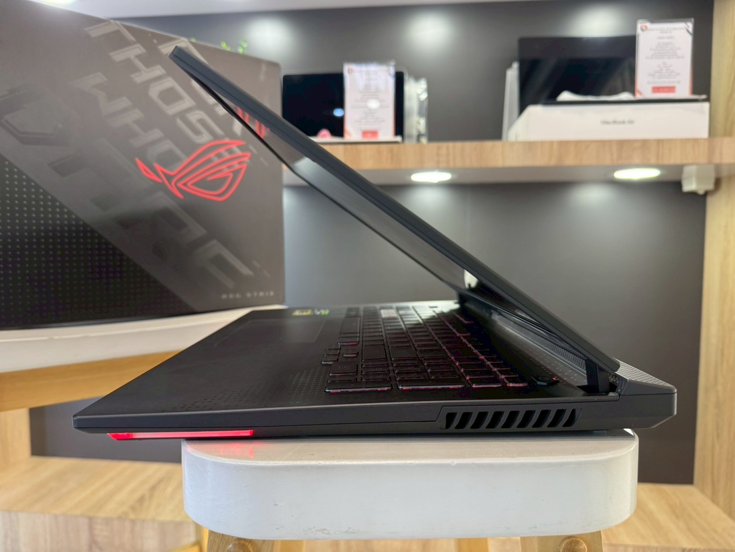 Asus ROG STRIX G17 G713RC-HX032W (ECLIPSE GRAY)