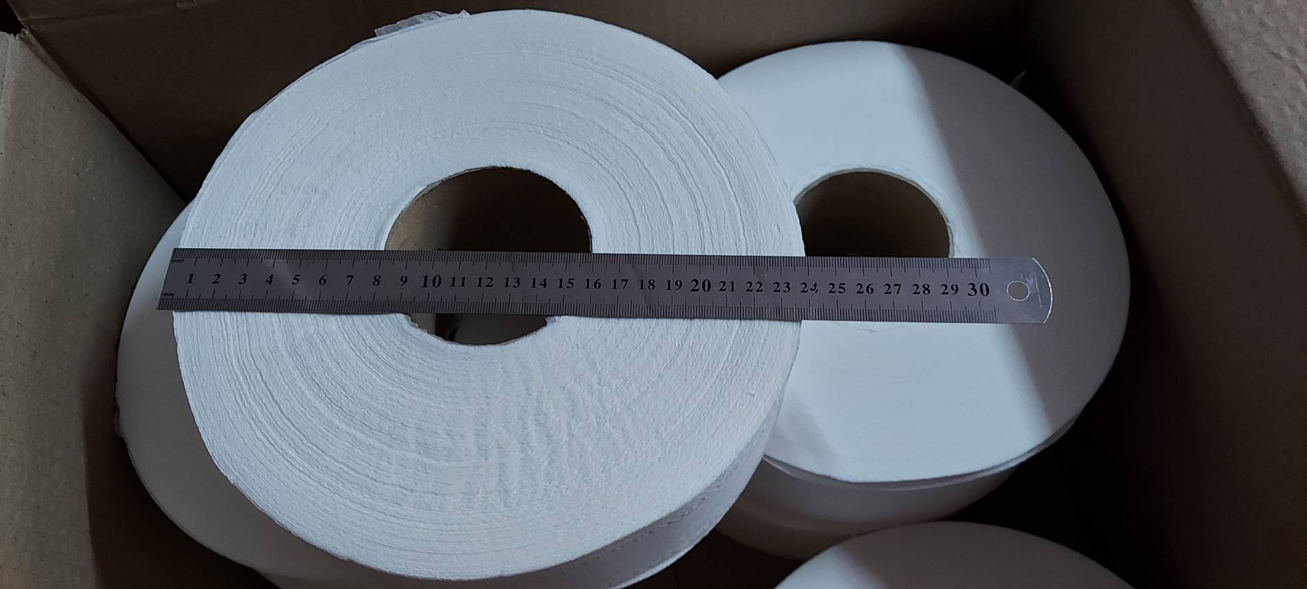 กระดาษทิชชู กระดาษชำระ ม้วนใหญ่ GK แพ็ก 3 ม้วน