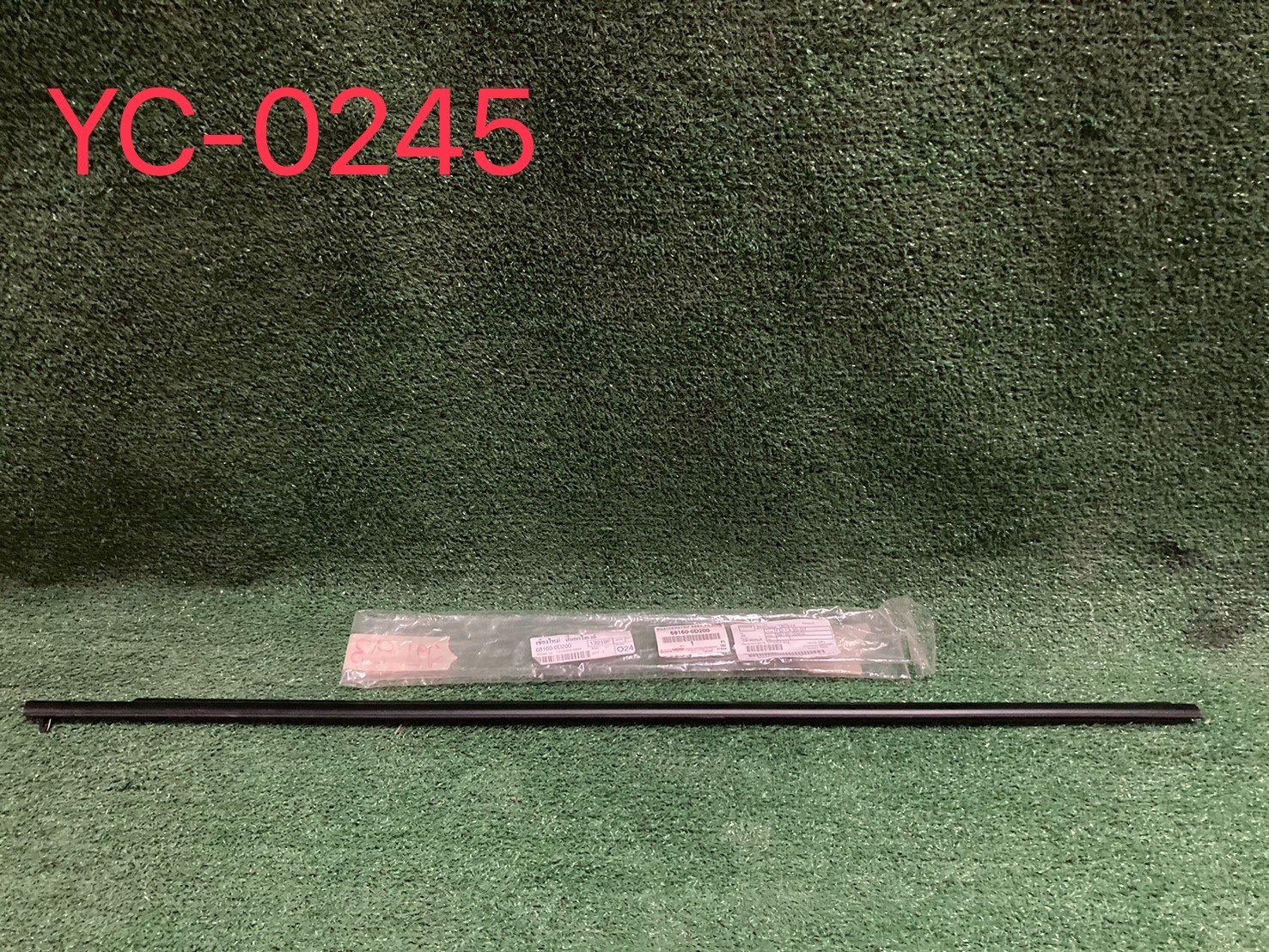 คิ้วรีดน้ำประตูหน้า R ตัวนอก (แท้ศูนย์) Toyota Vios 2013-23 (68160-0D200)