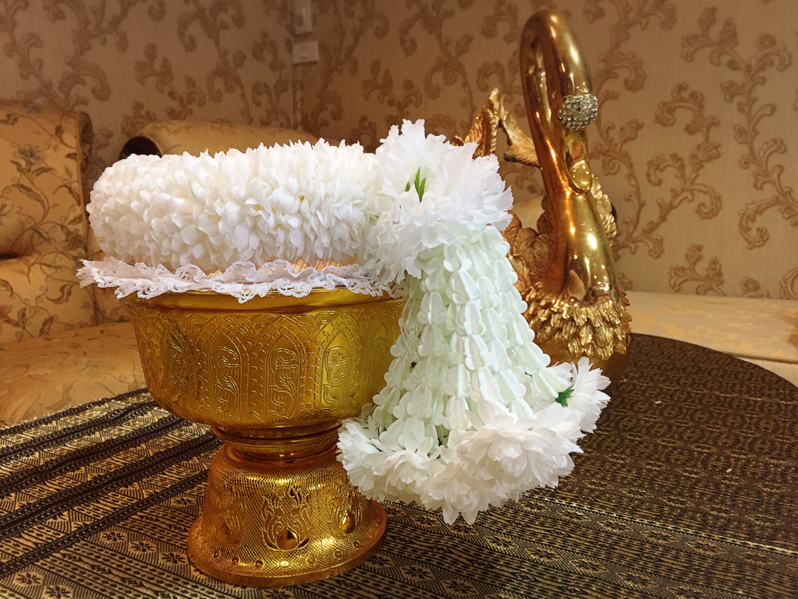 พวงมาลัยผ้า ดอกมัมสีขาว - พวงมาลัยผ้า - Fabric garland
