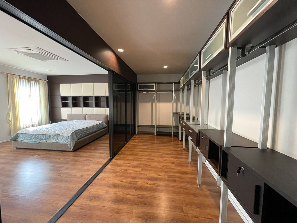 Townhouse Baan Klang Krung Rama3 For Rent