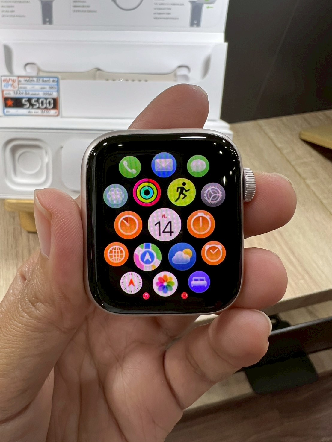 Apple Watch SE GPS อะลูมิเนียม 40 มม. (GEN 2) สี Starlight