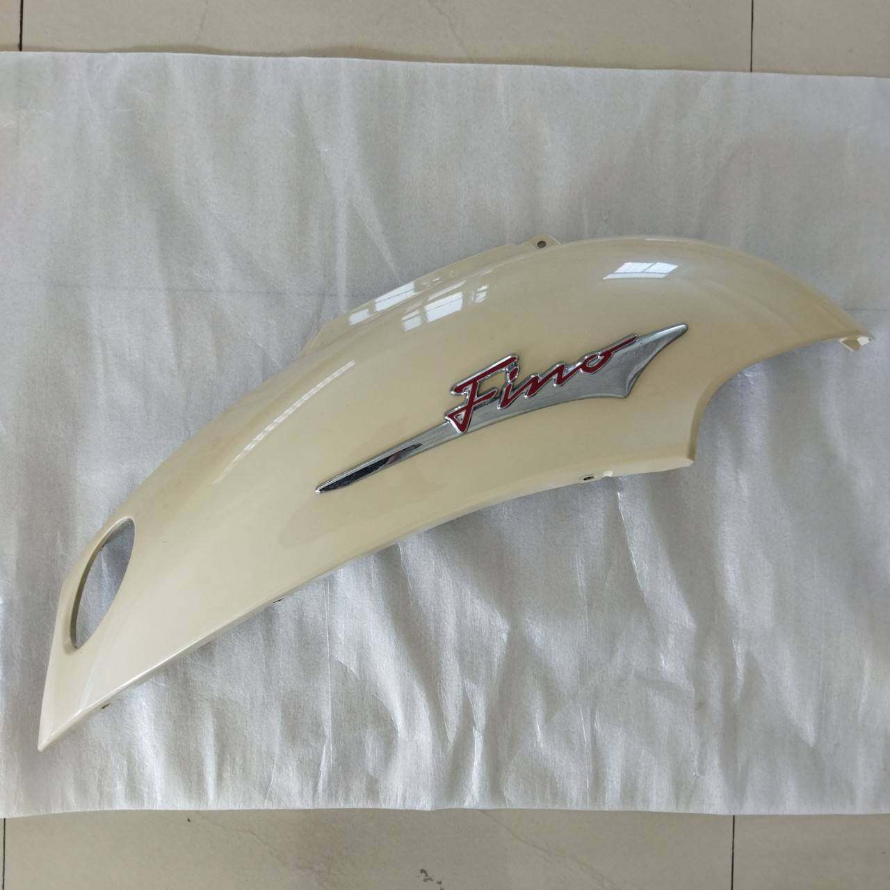 4D0-F1721-00-HV ฝาข้างขวาตัวยาวสีเหลือง พร้อมโลโก้ 3D "FINO" สำหรับรุ่น MIO FINO ปี 2007 อะไหล่แท้ YAMAHA