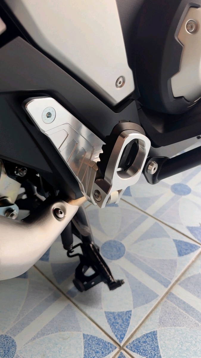 Lightech พักเท้า สำหรับ X-ADV 750 2021+
