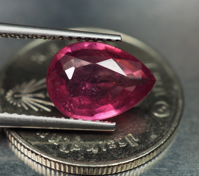 พลอยทับทิม (Ruby) 2.67 กะรัตสีแดงชมพู