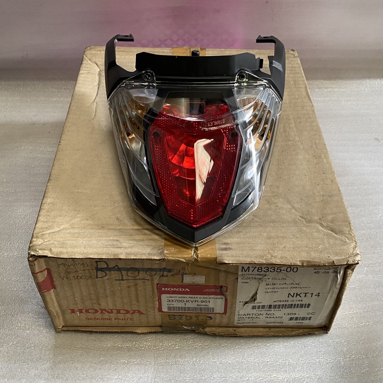 33700-KVR-951 ชุดไฟท้าย WAVE100X อะไหล่แท้ HONDA