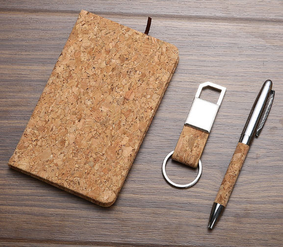 ชุดของขวัญปีใหม่,ชุดสมุด+ปากกา+ที่ห้อยพวงกุญแจ