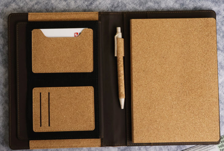 ชุดสมุดไม้ก๊อก+ปากกา