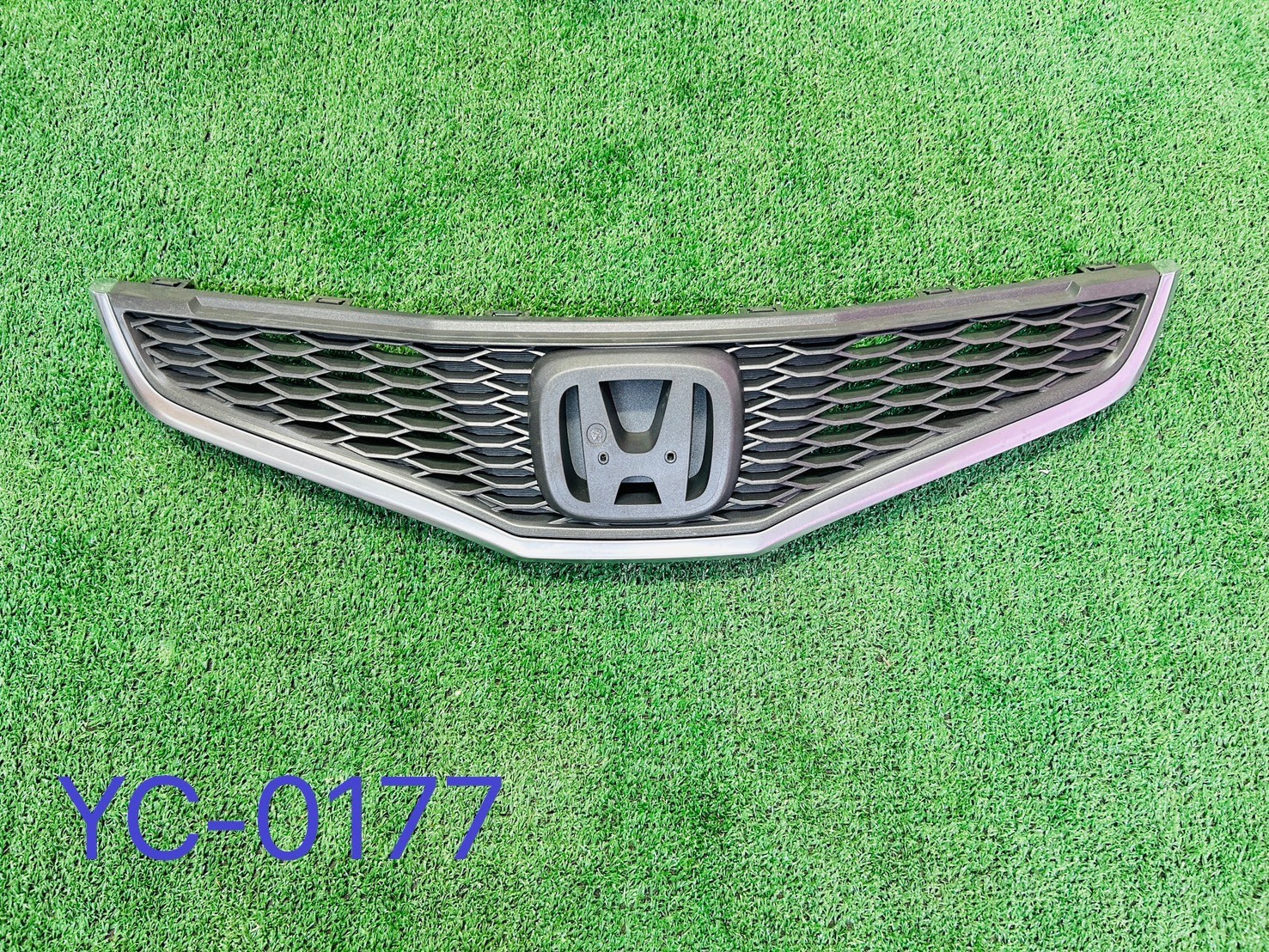 หน้ากระจัง Honda Jazz GE คิ้วโครเมี่ยม 2011-13 แท้ใหม่