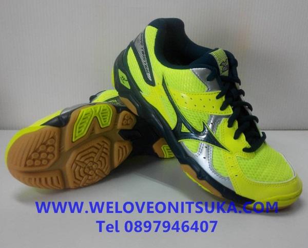 Mizuno Wave Twister4 สีเหลืองสะท้อนแสงคาดดำ รองเท้ากีฬา Indoor รุ่นยอดนิยม สีสวย โดดเด่น ชัดเจน หนานุ่ม ใส่สบายเท้า V1GA157015