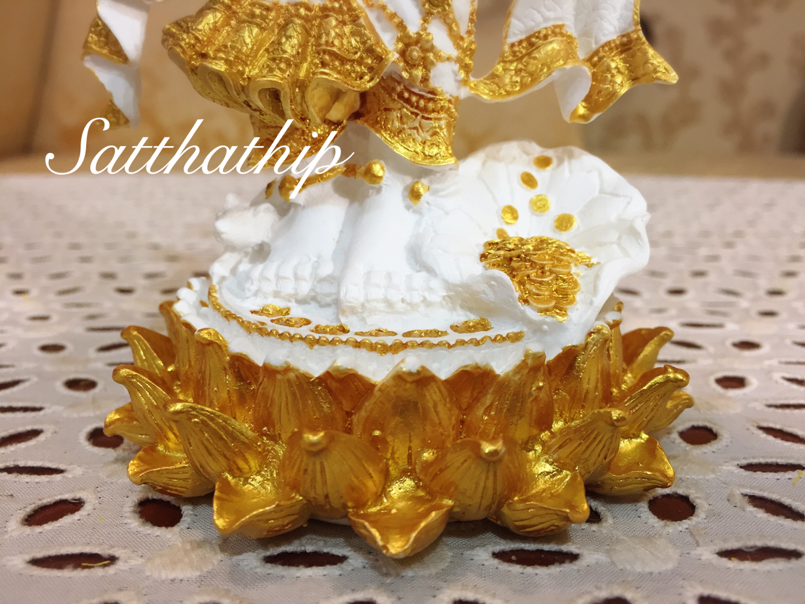 พระพิฆเนศ ปางประทานพร โปรยเงิน (เซรามิก) - Ganesha: Lord of Success