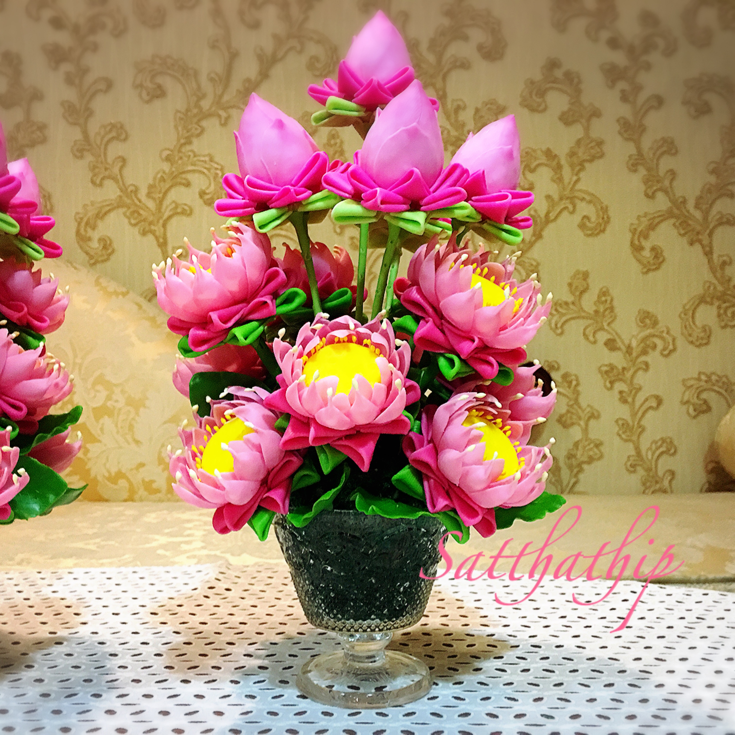 พานดอกบัว - ดอกบัวประดิษฐ์ - แจกันดอกบัวพับ (ข้างละ 18 ดอก) ประดิษฐ์จากดิน - Lotus Flower