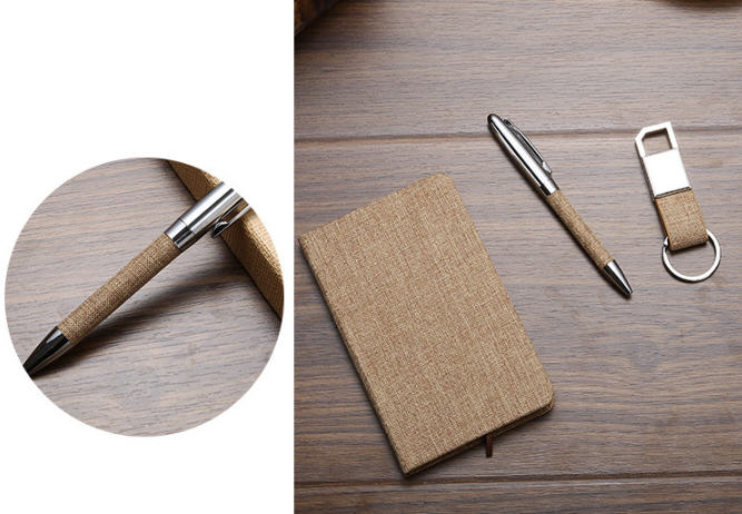 ชุดของขวัญปีใหม่,ชุดสมุด+ปากกา+ที่ห้อยพวงกุญแจ