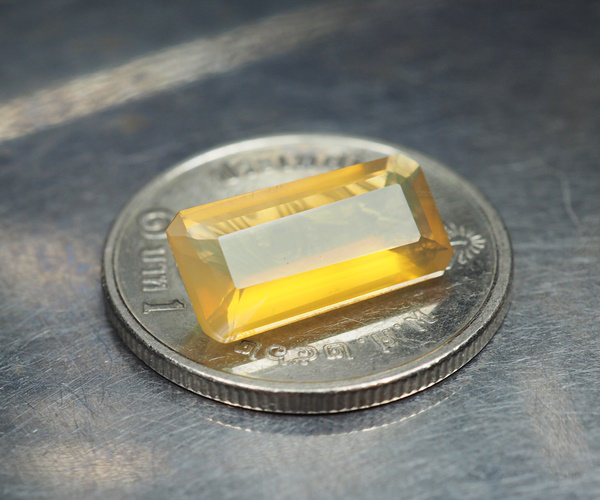 โอปอลเหลือง (Opal) 2.05 กะรัต