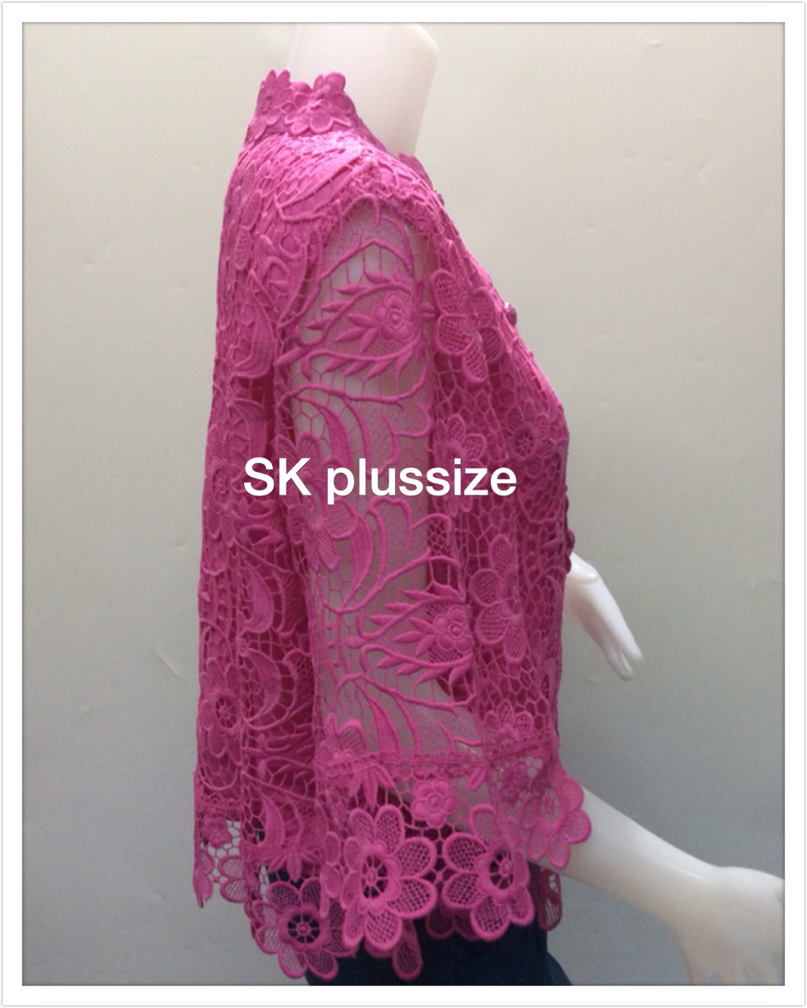 เสื้อลูกไม้คอตั้ง สีบานเย็น แขน 3 ส่วน รอบอก 40 นิ้ว