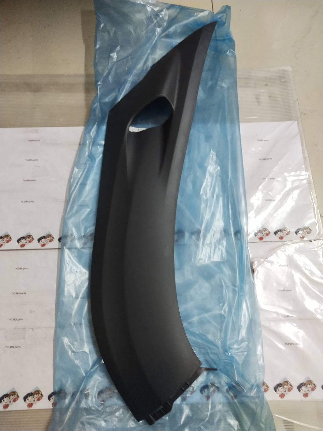 ฝาข้างขวาตัวล่างสีเทาเข้ม สำหรับรุ่น FIORE อะไหล่แท้ YAMAHA 52B-F171M-10