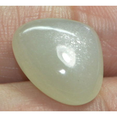 มูนสโตน (Moon Stone) 4.25 กะรัตสีครีม
