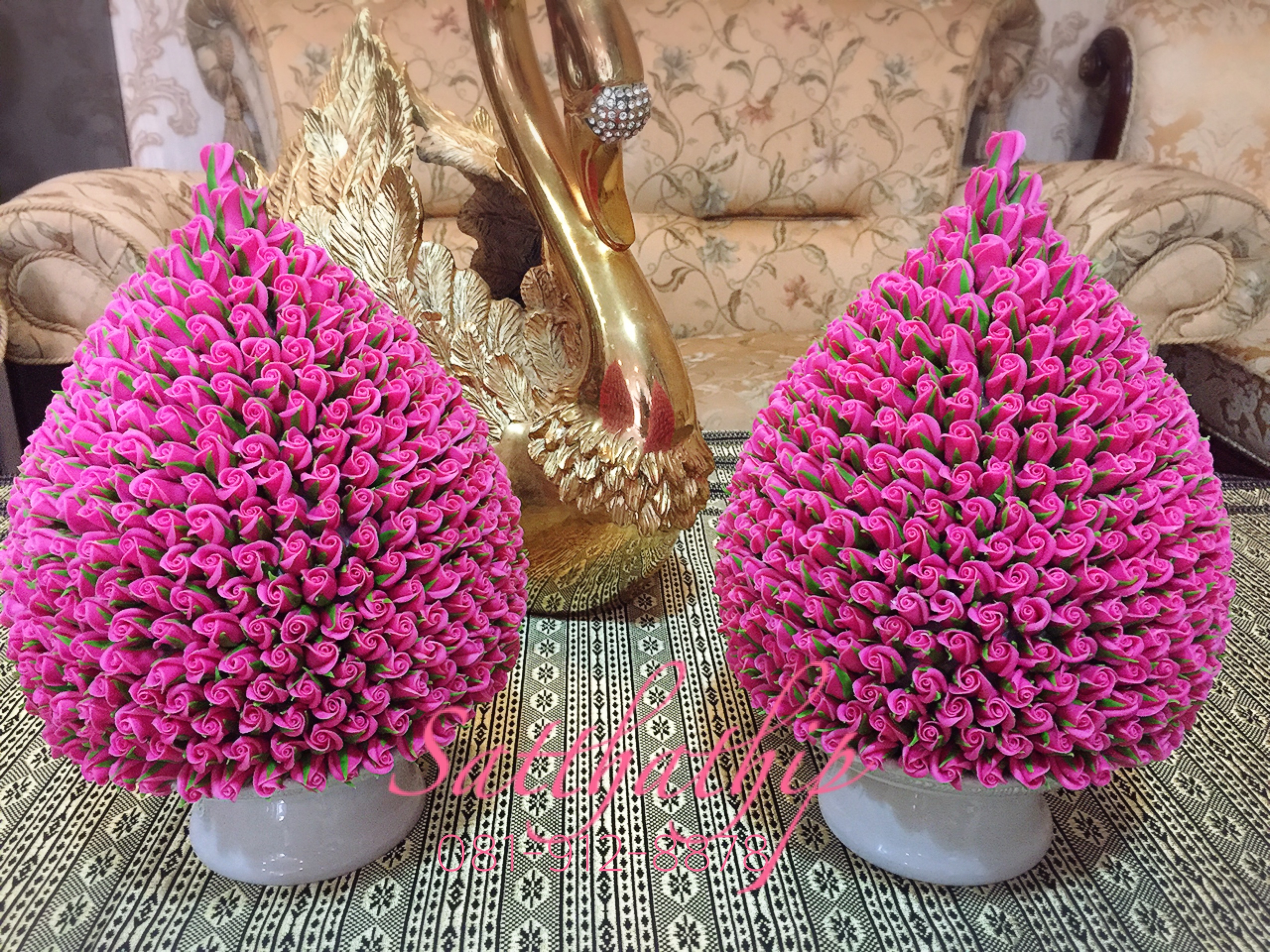 พานพุ่มดอกกุหลาบ ประดิษฐ์จากดิน [8 นิ้ว 5,900 บาท/คู่]