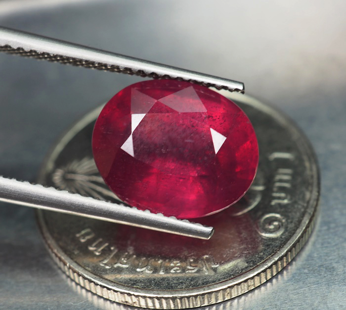 พลอยทับทิม (Ruby) 5.60 กะรัตสีแดงม่วง